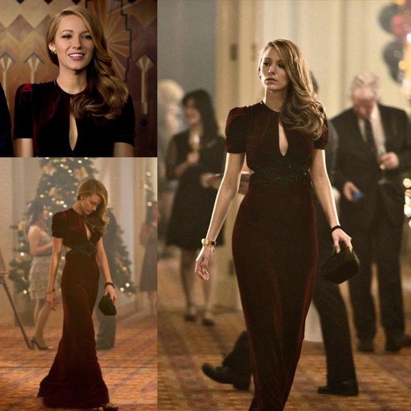 Chic Burgundy Velvet Blake Lively Red Carpet Celebrity Dresses Jewel Neck Sexy Plunging Cutaway Sides Sheath Evening Gowns with Short Sleevs