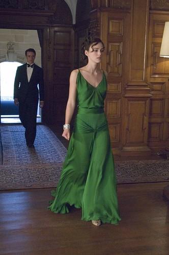 2016 Atonement Emerald Green Celebrity Dresses Keira Knightley Ruffle Chiffon Spaghetti Strap Sexy Backless Modest Formal Evening Gowns