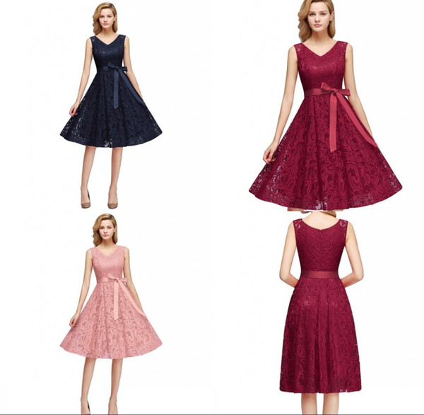 2019 New Arrival Cheap Burgundy Lace Cocktail Dresses Knee Length V Neck Sash Homecoming Party Dress Formal Occasion Wear CPS1147