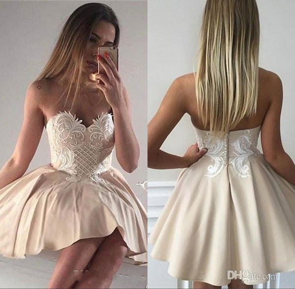 Ivory Sweethdeart Neck Short Cocktail Dresses Lace Appliques A Line Girls Homecoming Dress Mini Skirt Party Gown