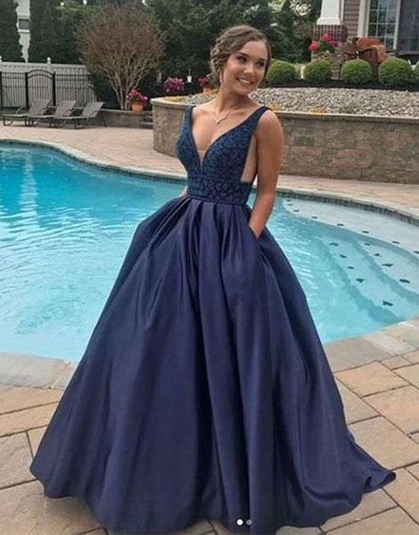 Elegant V Neck Evening Dresses Beaded Crystal Backless Navy Blue A Line Satin Sweep Train Formal Occasion Prom Party Dresses Custom Mad