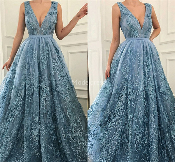 Luxury Lace Evening Dresses Deep V-Neck Pearls A Line Sweep Train Sexy Formal Party Prom Gowns Modern Charming Special Occasion Dresses