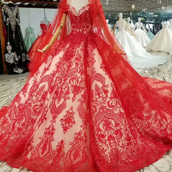 2022Red Vintage Ball Gown Bridal Party Dresses Cap Sleeves Boat Neck Lace-Up Curve Shape Floor Length Red Evening Dresses With Long Cape