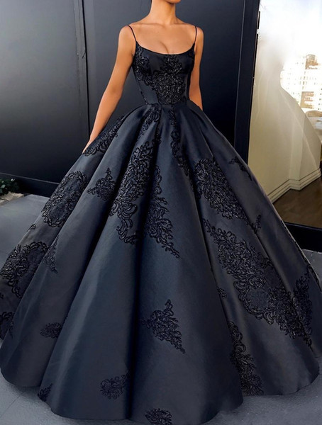 Backless Evening Dresses Ball Gowns Plus Size Lace Appliques Sexy Prom Dresses Long Satin Formal Black Gowns HY4044