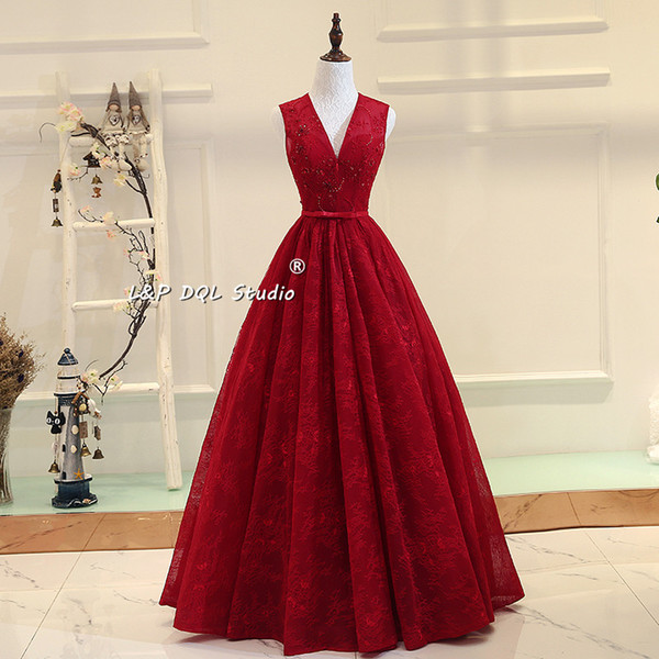 Sexy Burgundy Evening Dresses Lace Prom Gowns Ball Gown V-Neck Sleeveless Lace-up Back Fancy Prom Gowns Formal Dresses with Major Beading