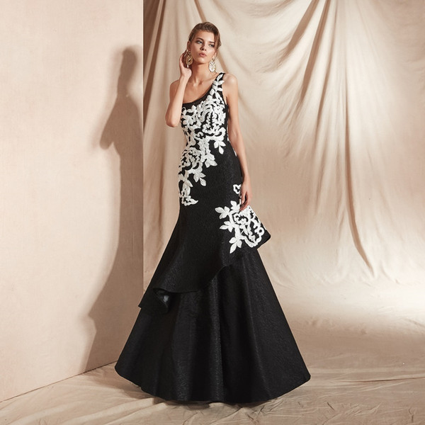 Sexy One-Shoulder Lace Applique Beaded Long Gowns Ruffles Black A-Line Floor Length Evening Dresses Prom Dresses