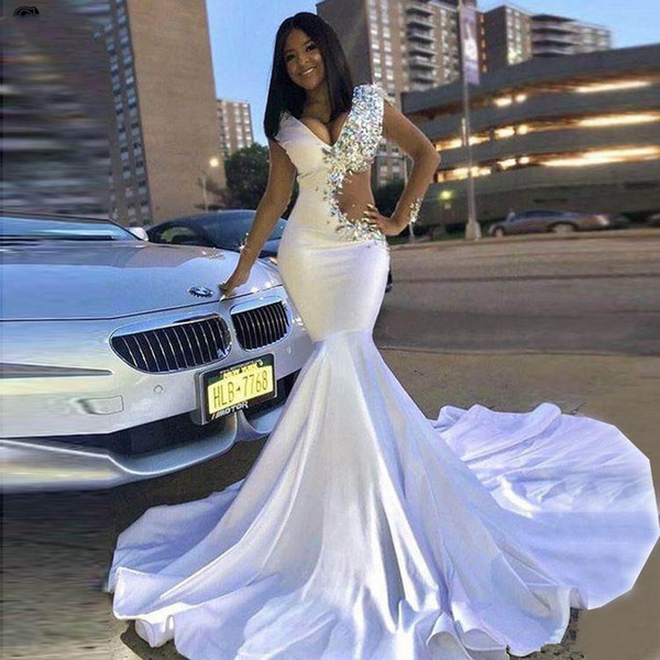 White Evening Dresses Long Black Girls Vintage Mermaid Prom Gowns Beads Crystals Ruched Long Sexy Cutaway Sides Vestidos de festa