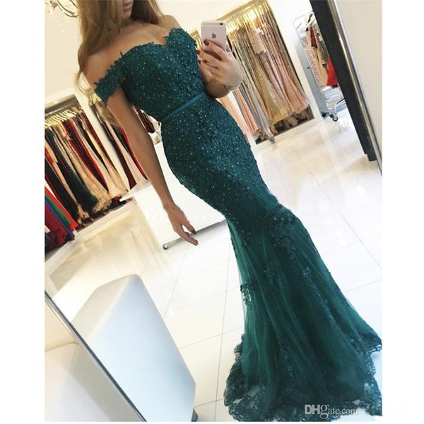 Dark Green Evening Gowns Slim Off the Shoulder Appliqued Beaded Lace Mermaid Prom Dresses with Sweep Train