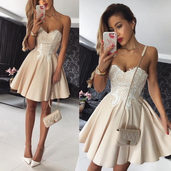 Short Graduation Dresses Sweetheart A Line Satin Champagne With White Lace Applique Custom Made Cocktail Gowns Homecoming Dress Fall