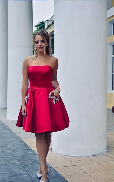 Simple Strapless Girls Graduation Dresses with Beaded Pockets Maid of Honor Dress Knee Length Short Homecoming Cockatil Party Gowns