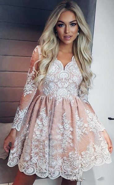 Dusty Pink A Line Homecoming Dresses Knee Length V Neck Long Sleeve Lace Appliques Graduation Dress Party Gown Short Prom Dress