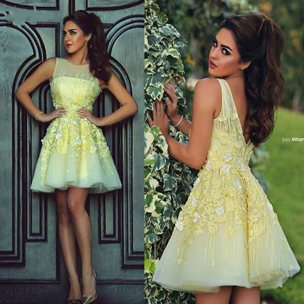 Light Yellow Short Lace Homecoming Party Dresses Bateau Sheer Neck Cap Sleeves V Backless Junior Prom Cocktail Party Dress BO8374