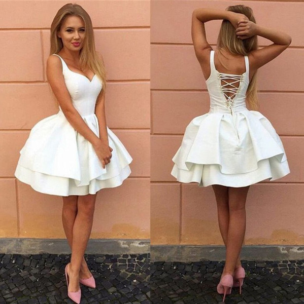 Sexy Criss-cross Straps Backless Little White Homecoming Dresses V Neck Tiered Short Party Dresses Puffy Cheap Cocktail Dress BA7022