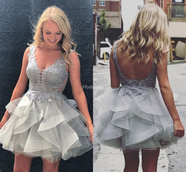 Modern Lace Homecoming Dresses Deep V-Neck A Line Tiered Mini Prom Party Gowns Appliques Short Special Occasion Dresses Cheap Cocktail Gowns