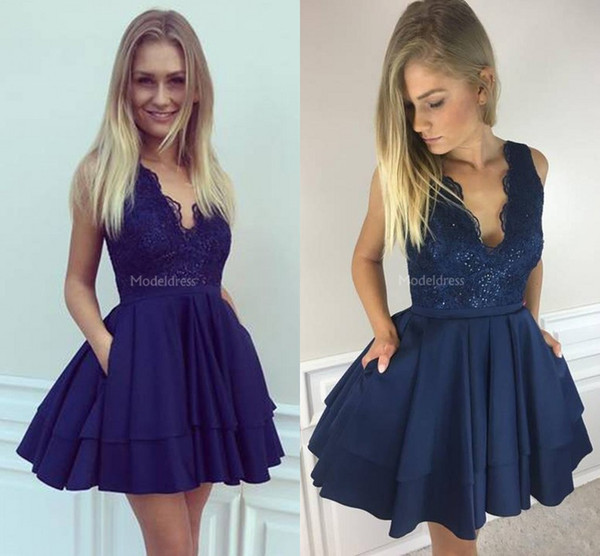 Modern Lace Homecoming Dresses V-Neck Tiered Short Prom Dress A Line Formal Party Evening Dresses Mini Cocktail Gown Vestidos De Fiesta