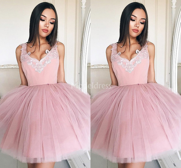 Elegant Short Homecoming Dresses V-Neck Appliques Mini Cocktail Gown A Line Stylish Special Occasion Dress Cheap Chic Formal Party Prom Gown