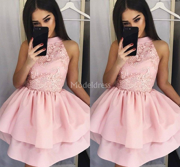 Latest Lace Tiered Homecoming Dresses Jewel Neck Appliques Short Prom Dress A Line Special Occasion Dress Modern Cocktail Gown Mini Vestidos