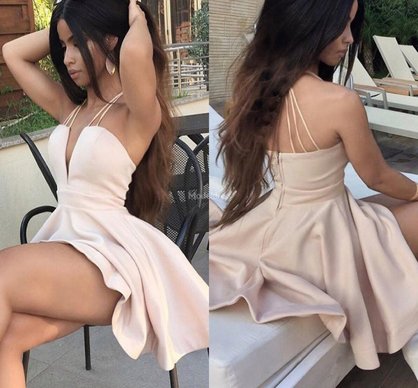 2022Simple Homecoming Dresses Deep V-Neck A Line Open Back Short Cocktail Gowns Mini Formal Party Prom Gowns Elegant Special Occasion Dress