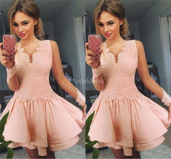 Gorgeous Lace Homecoming Dresses With Illusion Long Sleeves Tiered V-Neck Mini Cocktail Gowns Short Party Prom Dress Chic Vestidos De Fiesta