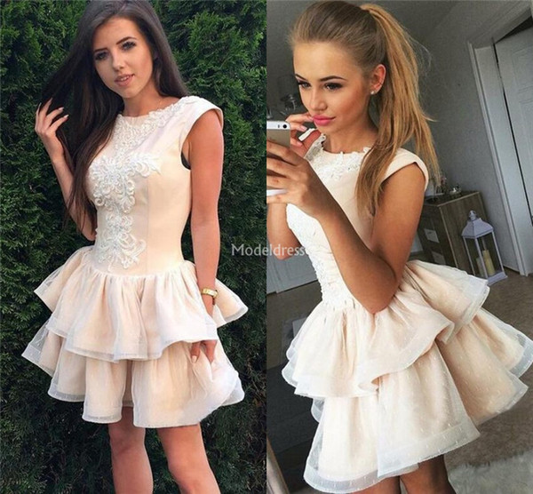 Stylish Lace Tiered Homecoming Dresses Jewel Neck Appliques Short Formal Party Evening Gown Mini Special Occasion Dresses Vestidos De Fiesta