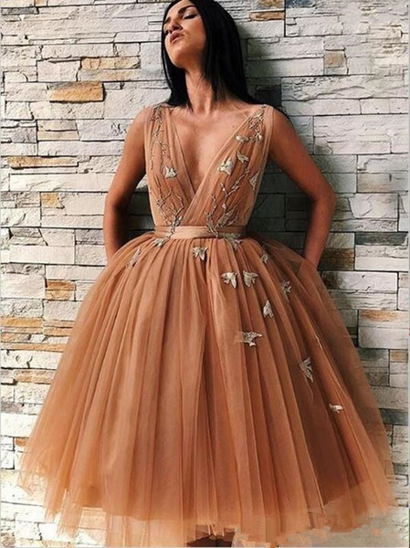 Sexy Homecoming Dresses With Sashes Deep V Neck Tulle Cocktail Party Gown Knee Length Appliques Backless Tiered Skirts Prom Dresses