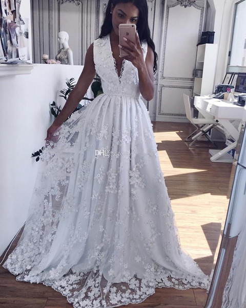 Exquisite White Lace Long Prom Dresses Formal Evening Gowns V-Neck Party Dresses Applique Lace Sleeveless Sweet 16 Graduation Dresses custom