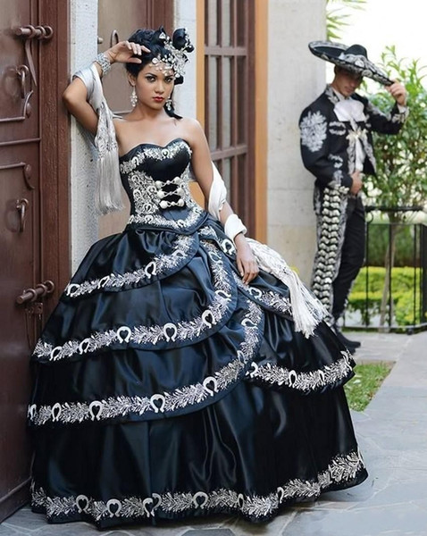 Gothic Black and White Prom Dresses Long Ball Gown Ruffles Lace Floor Length Zipper Back Custom Made Formal Dresses Party Evening Wear