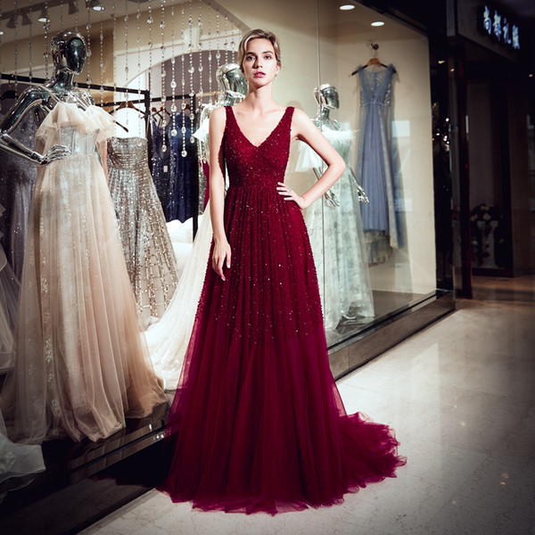 Prom Kleider Burgundy Sparkly Dress Walk Beside You V-neck Beaded Bodice A-line Sweep Train Evening Gowns Long Vestido