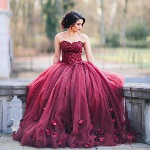 Prom dresses Dark Red Ball Gown Prom Dresses Sweetheart Lace Tulle Petal Embellished Floor Length Evening Gowns Sweet 16 Dresses