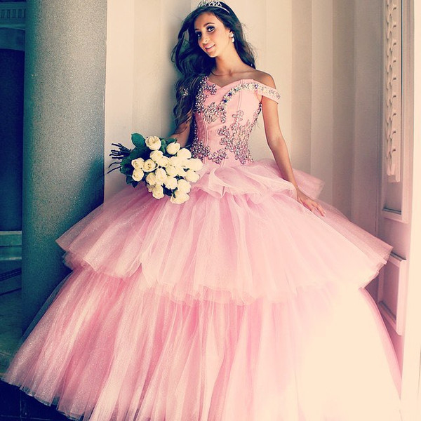 Pink Ball Gown Quinceanera Dresses Ruched Tier Ruffles Rhinestones Beaded Off the Shoulders Sweet 16 Prom Party Gowns Ans de 15