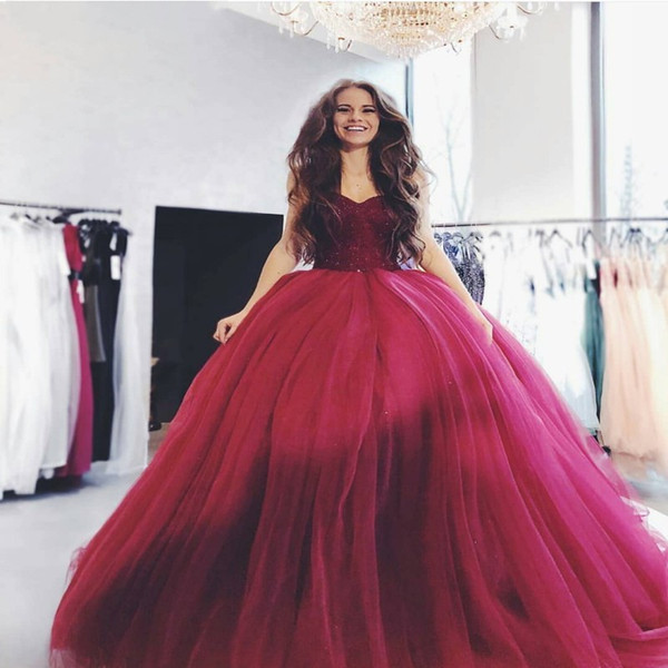 Burgundy Tulle Ball Gown Sweet 16 Quinceanera Dresses Sweetheart Appliques Beaded Puffy Vestidos de 15 anos Princess Party Evening Gowns