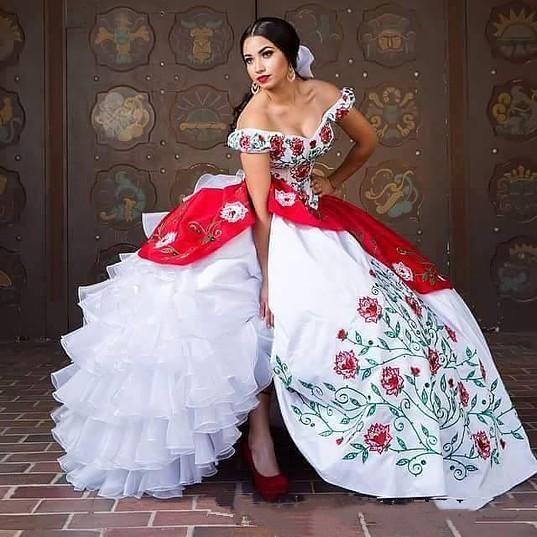 Elegant Off The Shoulder Lace Quinceanera Dresses Satin Embroidery Beaded Layered Ruffles Ball Gowns Sweep Train Prom Party Princess Dresses