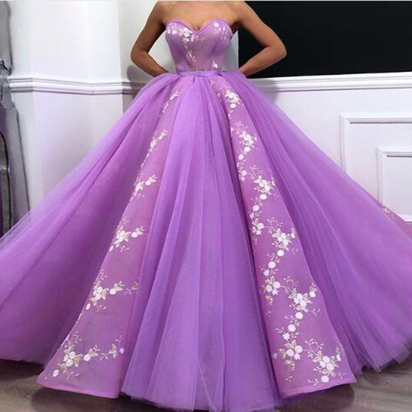 Light Purple Puffy Quinceanera Dresses New Sweetheart Sleeveless Tulle Ruched Evening Prom Gowns With 3D Appliques