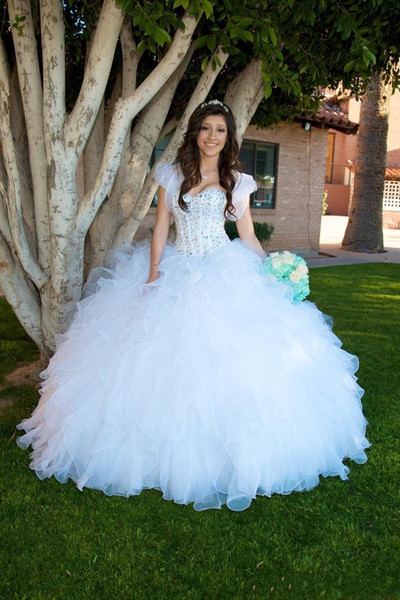 New White Princess Ball Gown Quinceanera Dresses Sweetheart Beaded Crystals Tiers Ruffles Skirt Long Sweet 16 Prom Dresses with Jacket