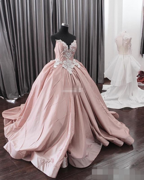 Blush Pink Ball Gown Quinceanera Dresses Sweetheart Neck White Appliques Stain Ruffles Ruched Prom Dresses Sweep Train Party Gown