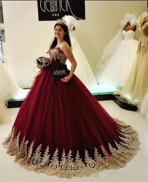 Modest Burgundy Tulle Quinceanera Dresses Sweetheart Neck Ball Gown Gold Appliques Special Occasion Dresses Prom Dresses Custom Made