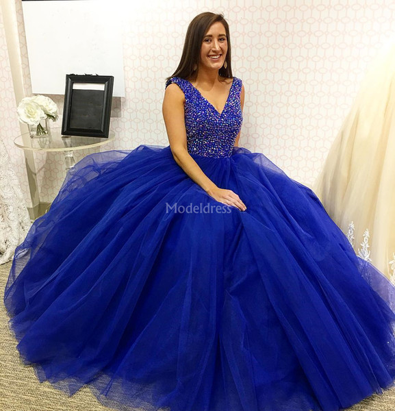 Luxury Royal Blue Quinceanera Dresses V-Neck Beads Tulle Sweep Train Crystals Formal Party Prom Gown For Sweet 16 Elegant Vestidos De Fiesta