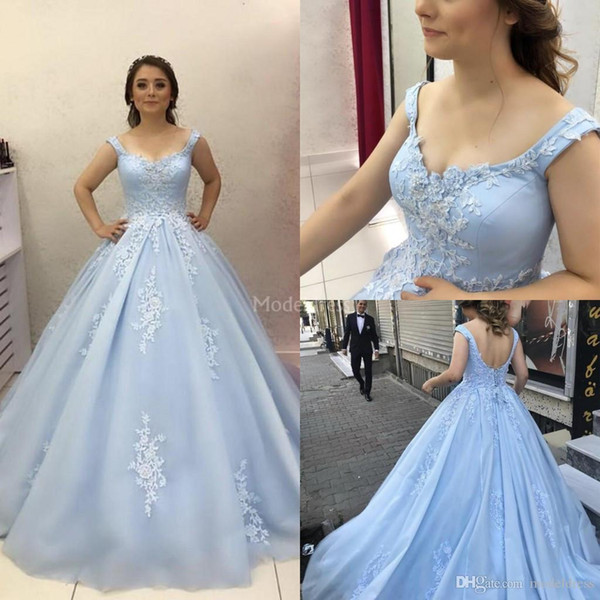 Elegant Quinceanera Dresses Appliques Backless Sweep Train Ball Gowns Formal Party Evening Gown Plus Size Modern Special Occasion Dress