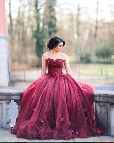 New Burgundy Strapless Ball Gown Princess Quinceanera Dresses Lace Bodice Basque Waist Backless Long Prom Dresses