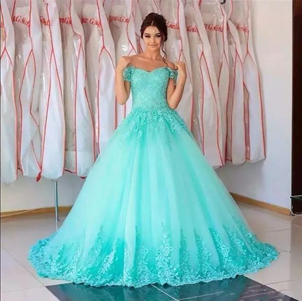 Gorgous Off The Shoulder Quinceanera Dresses Lace Appliques Ball Gown Tulle Sweep Trian Sweet 17 18 Formal Occasion Party Dresses