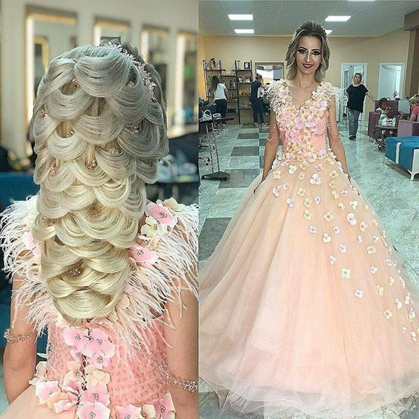 Elegant 3D Flora Appliques Quinceanera Dresses V Neck Feather Ball Gown Puffy Tulle For Sweet 16 18 Formal Occasion Prom Party Dresses