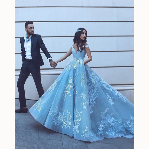 Pocket Design Lace Applique Ball Gown Quinceanera Dresses Modest Dubai Arabic Off-shoulder Luxury Train Princess Occasion Evening Gowns