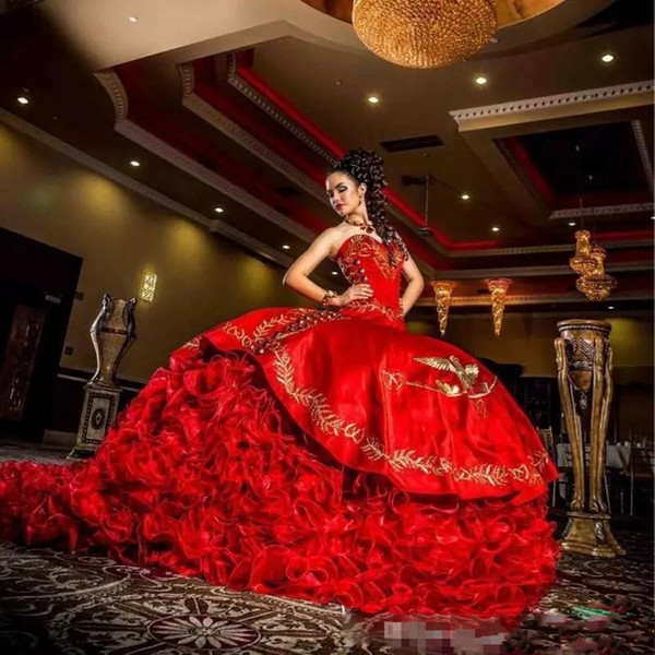 Hot Red Sweet 16 Ball Gown Quinceanera Dresses Sweetheart Backless Arabic Style Appliques Ruched Prom Party Gowns Cheap