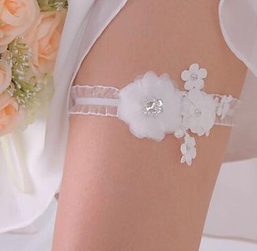 New Arrival White Lace Garters Beaded Flowers Bridal Garters Cheap Elegant Wedding Acccessories Hotsale Lovely Wedding Favors Free Shipping