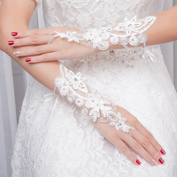 2018 New Arrival Bridal Gloves Lace Applique Short Wedding Accessories Cheap Bridal Glves Free Shipping