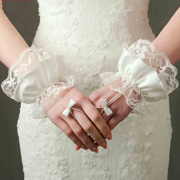 Ivory Bridal Gloves 2017 New Arrival Lace with Bow Wedding Gloves Applique with Bow Beads Long Accessories