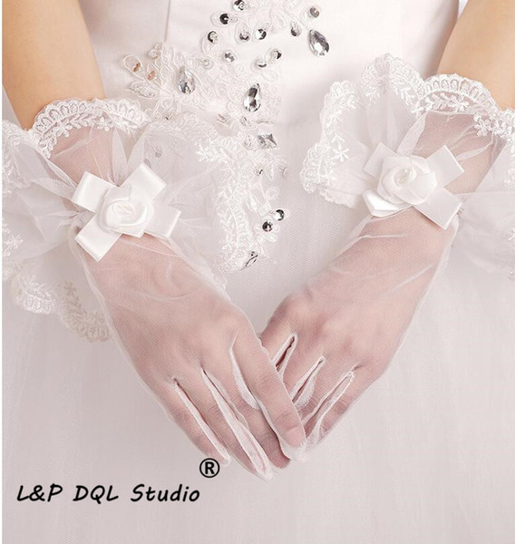 2017 New Arrival Ivory Short Bridal Gloves Wedding Accessories Applique with Sequins Short Bridal Gloves Cheap Wedding Accessories