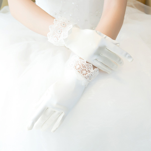 2018 White Short Bridal Gloves Full Fingers Lace with Beads Wedding Accessories Bridal Gloves Cheap Free Shipping New Arrival