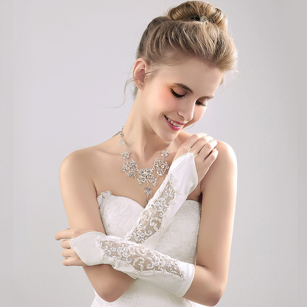 2017 New Arrival Bridal Gloves Wedding Accessories Fingerless Bridal Accessories Sheer with Applique Beads Sequins Cheap