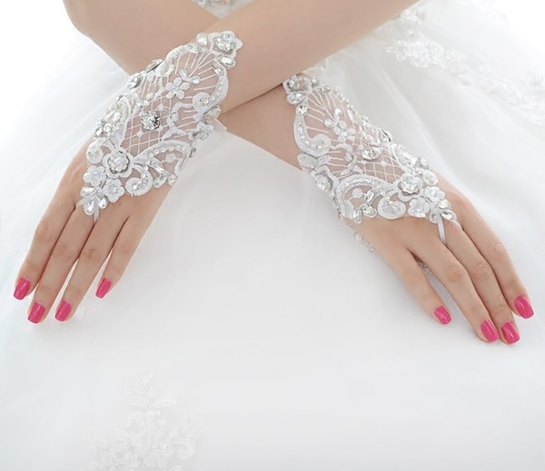 Ivory Short Bridal Glvoes Summer Style Gloves Applique with Sequins Beads Short Wedding Gloves Accessories High Quality Cheap